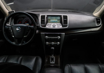 Подержанный автомобиль Nissan Teana 2011 года (10 фото)