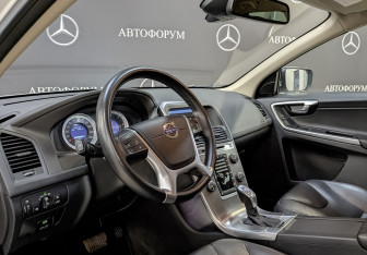 Подержанный автомобиль Volvo XC60 2013 года (15 фото)