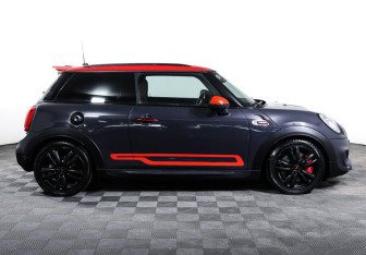 Подержанный автомобиль MINI Hatch 2017 года (4 фото)