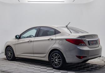 Подержанный автомобиль Hyundai Solaris Sedan 2015 года (3 фото)