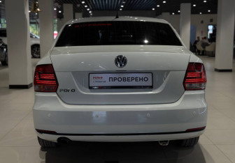 Подержанный автомобиль Volkswagen Polo Sedan 2015 года (5 фото)