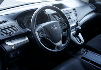 Подержанный автомобиль Honda CR-V 2014 года (15 фото)