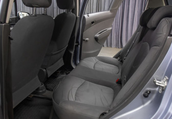 Подержанный автомобиль Chevrolet Spark 2011 года (11 фото)