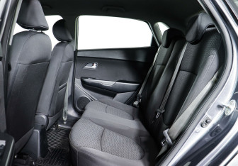 Подержанный автомобиль Kia Rio Hatchback 2017 года (16 фото)