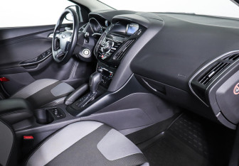 Подержанный автомобиль Ford Focus Wagon 2012 года (10 фото)