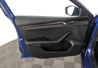 Подержанный автомобиль Skoda Octavia Liftback 2020 года (19 фото)