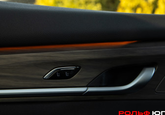 Подержанный автомобиль Geely Monjaro 2025 года (21 фото)