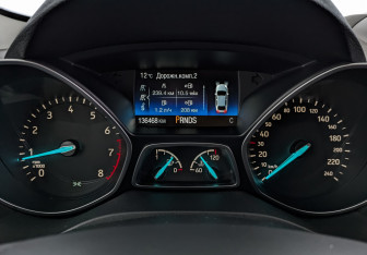 Подержанный автомобиль Ford Kuga 2019 года (16 фото)