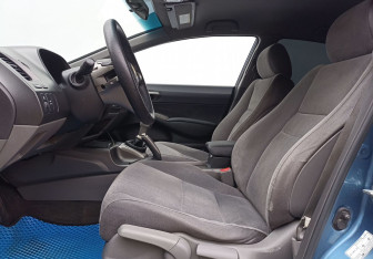 Подержанный автомобиль Honda Civic Sedan 2007 года (10 фото)