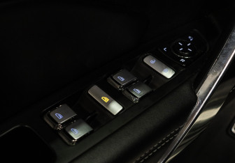 Подержанный автомобиль Geely Atlas Pro 2023 года (18 фото)