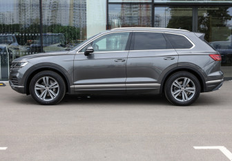Подержанный автомобиль Volkswagen Touareg 2020 года (8 фото)