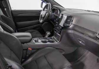 Подержанный автомобиль Jeep Grand Cherokee 2019 года (9 фото)