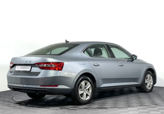 Подержанный автомобиль Skoda Superb Liftback 2021 года (5 фото)