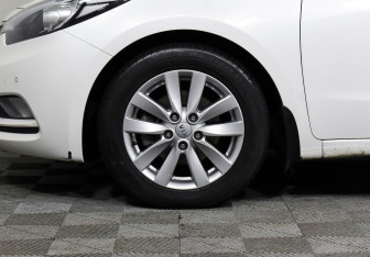 Подержанный автомобиль Kia Cerato Sedan 2016 года (7 фото)