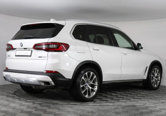 Подержанный автомобиль BMW X5 2019 года (2 фото)