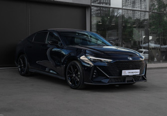 Подержанный автомобиль Changan UNI-V 2023 года (3 фото)