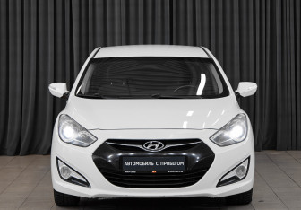 Подержанный автомобиль Hyundai i40 Sedan 2013 года (2 фото)