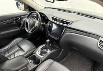 Подержанный автомобиль Nissan X-Trail 2015 года (10 фото)