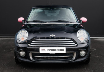 Подержанный автомобиль MINI Hatch 2013 года (2 фото)