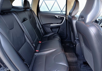 Подержанный автомобиль Volvo XC60 2011 года (25 фото)