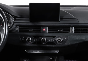 Подержанный автомобиль Audi A4 Sedan 2017 года (14 фото)