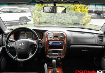 Подержанный автомобиль Hyundai Sonata 2008 года (10 фото)