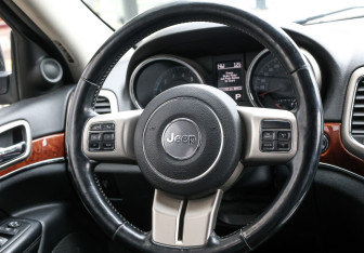 Подержанный автомобиль Jeep Grand Cherokee 2010 года (16 фото)