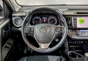 Подержанный автомобиль Toyota RAV4 2018 года (21 фото)