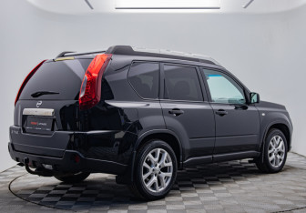 Подержанный автомобиль Nissan X-Trail 2014 года (5 фото)