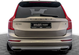 Подержанный автомобиль Volvo XC90 2021 года (6 фото)
