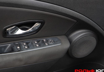 Подержанный автомобиль Renault Fluence 2012 года (16 фото)