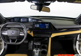 Подержанный автомобиль Changan UNI-V 2022 года (10 фото)