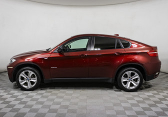 Подержанный автомобиль BMW X6 2012 года (8 фото)