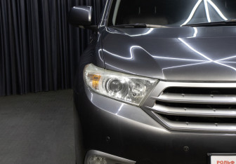 Подержанный автомобиль Toyota Highlander 2012 года (24 фото)