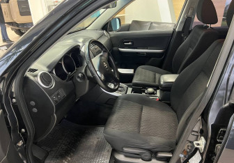 Подержанный автомобиль Suzuki Grand Vitara 2013 года (9 фото)