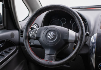 Подержанный автомобиль Suzuki SX4 Hatchback 2010 года (15 фото)