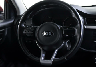 Подержанный автомобиль Kia Rio Sedan 2017 года (13 фото)