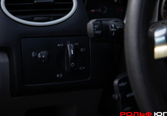Подержанный автомобиль Ford Focus Hatchback 2008 года (13 фото)