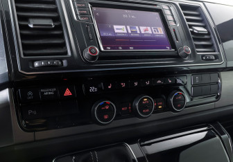 Подержанный автомобиль Volkswagen Multivan 2016 года (19 фото)