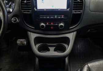 Подержанный автомобиль Mercedes-Benz Vito 2016 года (19 фото)