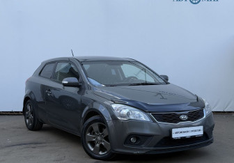 Подержанный автомобиль Kia Ceed Hatchback 2011 года (3 фото)