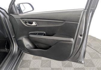 Подержанный автомобиль Kia Rio Hatchback 2021 года (24 фото)