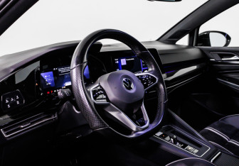 Подержанный автомобиль Volkswagen Golf Hatchback 2021 года (12 фото)