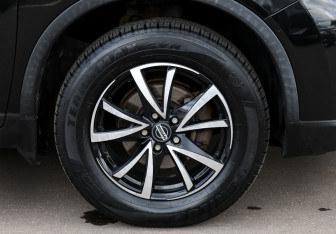 Подержанный автомобиль Nissan X-Trail 2016 года (23 фото)