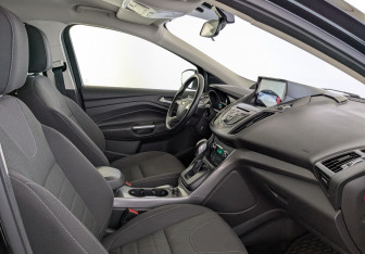 Подержанный автомобиль Ford Kuga 2015 года (11 фото)