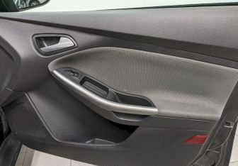 Подержанный автомобиль Ford Focus Hatchback 2012 года (17 фото)