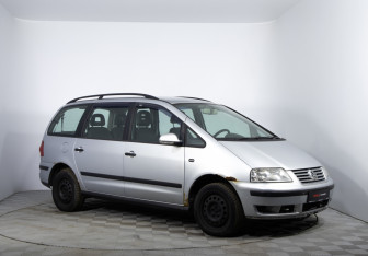 Подержанный автомобиль Volkswagen Sharan 2005 года (3 фото)