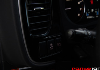 Подержанный автомобиль Mitsubishi Outlander 2012 года (14 фото)