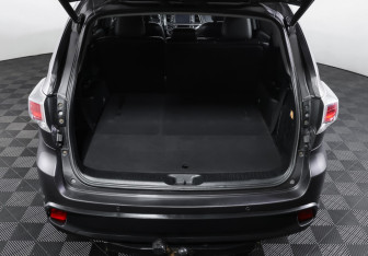Подержанный автомобиль Toyota Highlander 2014 года (10 фото)