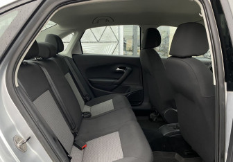 Подержанный автомобиль Volkswagen Polo Sedan 2011 года (19 фото)